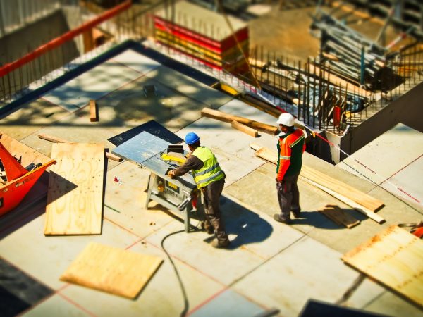 2 MAN ON CONSTRUCTION SITE DURING DAYTIME 159306 600X450 | CIBATHERM Maître d’œuvre dans la réhabilitation de bâtiment dans le secteur de Mulhouse et Strasbourg Pfastatt 1